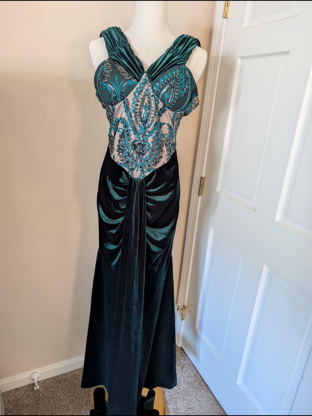 NWT Giffniseti Emerald Green Velvet Sequin Illusion Formal Evening Gown L